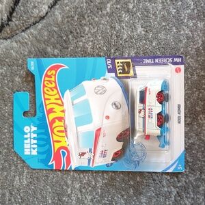 Hot wheels Hello Kitty 'Kool kombi' brand new - card has some damage see…